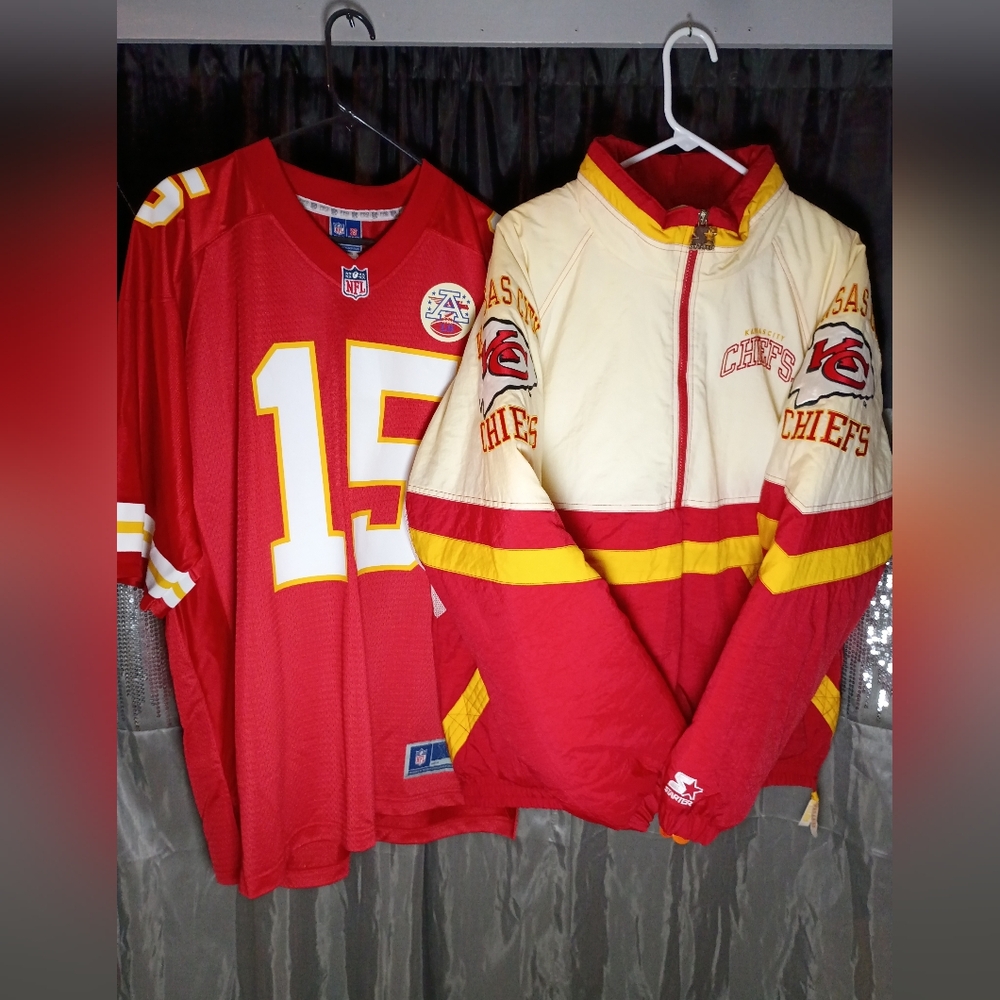 Vintage 90's Kansas City Chiefs Starter Jacket & Patrick Mahomes Jersey Bundle